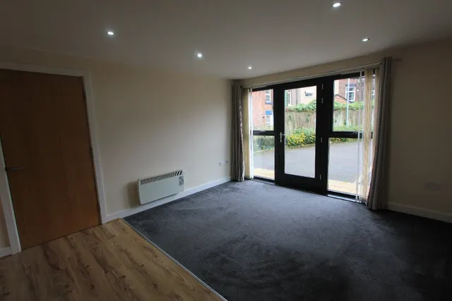 Lockside View, Stalybridge, SK15, photo 1