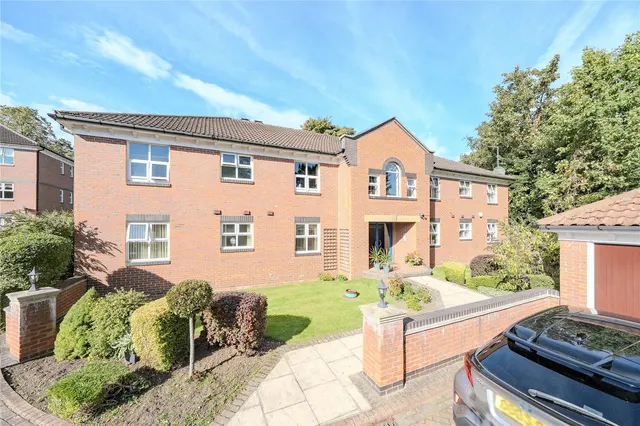 Harrogate Road, Leeds, LS17, photo 1
