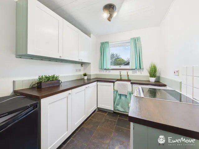 Danehurst Place, Andover, SP10, photo 2