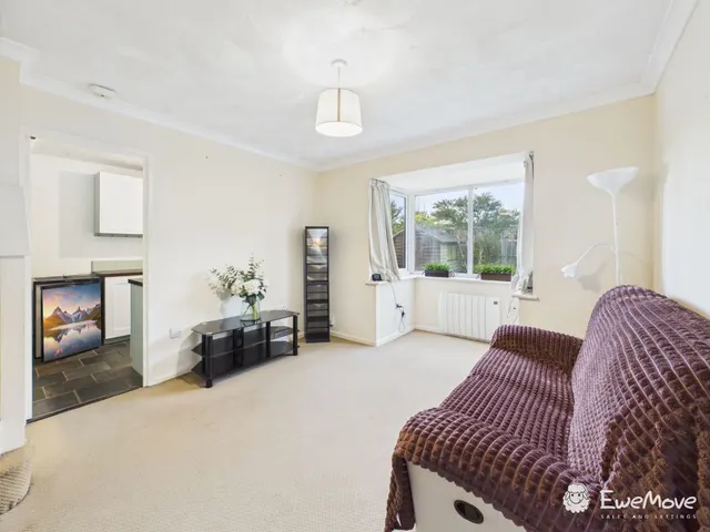 Danehurst Place, Andover, SP10, photo 3
