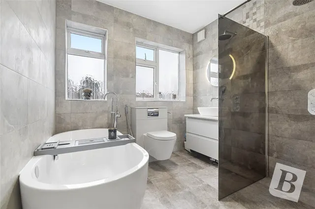 Emerson Drive, Hornchurch, RM11, photo 1