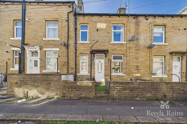 2 bedroom house — Naylor Street, Halifax, West Yorkshire, HX1