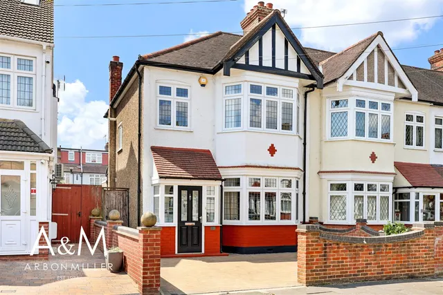 Hatley Avenue, Barkingside, Essex, Ilford, IG61EJ, photo 1