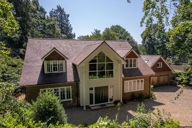Covert Cottage The Avenue, Fleet, GU51 4DL, photo 1