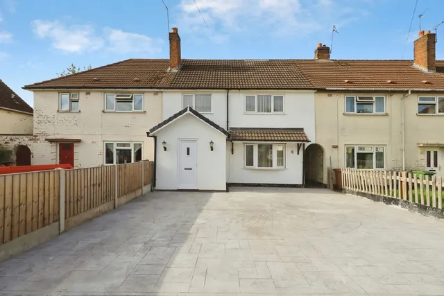 Arden Place, Bilston, WV14, photo 1