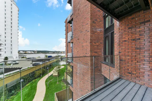 Summerston House, Royal Wharf, E16, photo 2