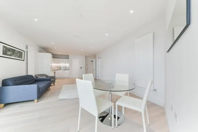 Summerston House, Royal Wharf, E16, photo 1