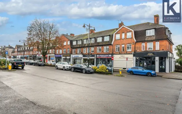Stoneleigh Broadway, Epsom, KT17, photo 1