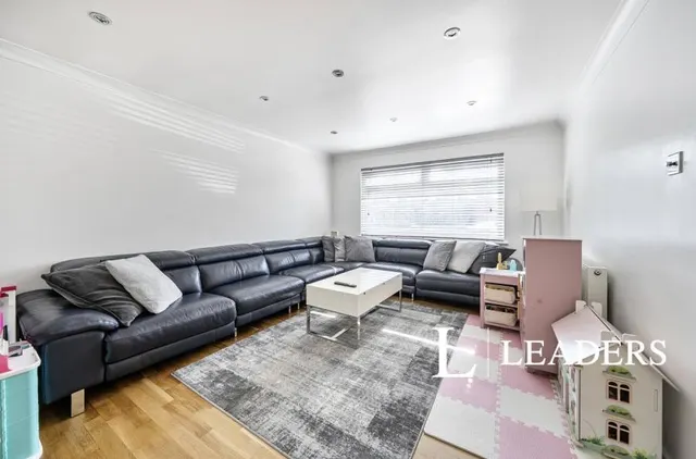 Hollyfield, Harlow, CM19, photo 2
