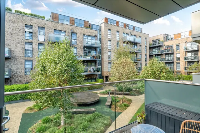 Pages Walk, London, SE1, photo 2