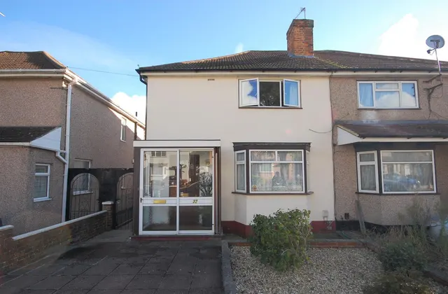 Killowen Avenue, Northolt, Middlesex, UB5 4QT, photo 1