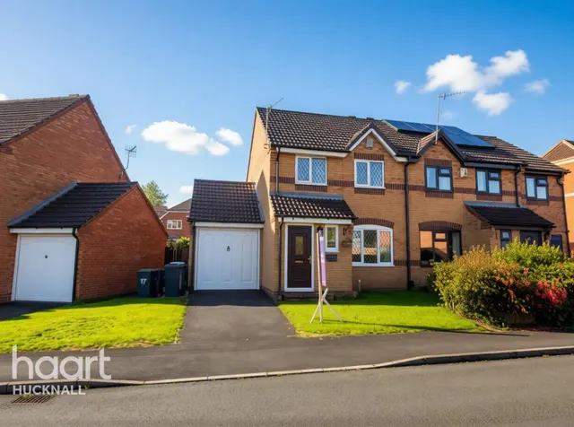 3 bedroom house, Colindale Gardens, Nottingham, NG16