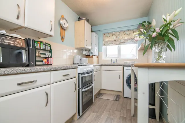 Photo 3 — Yew Tree Close, Redditch, B97 6SD
