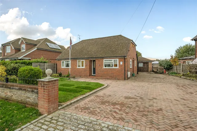 South Lane, Ash, Surrey, GU12 6NG, photo 1