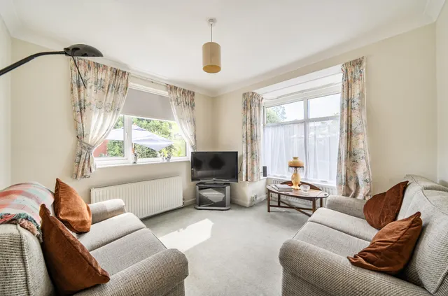 The Grove, Walton On Thames, KT12, photo 2
