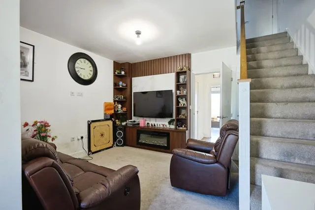 Rye Way, Finchwood Park, RG40, photo 2