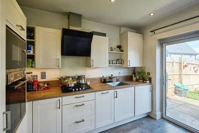 Rye Way, Finchwood Park, RG40, photo 3