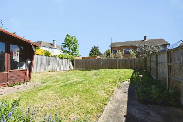 Photo 2 — Graysons Close, Rayleigh, Essex, SS6