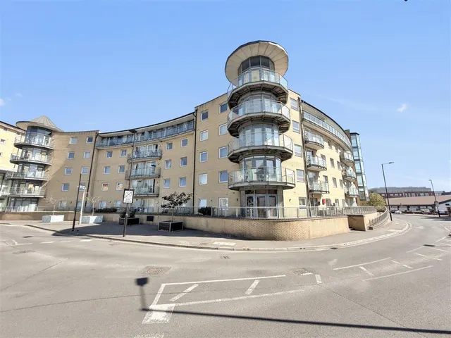 Highfield Road, Feltham, photo 1