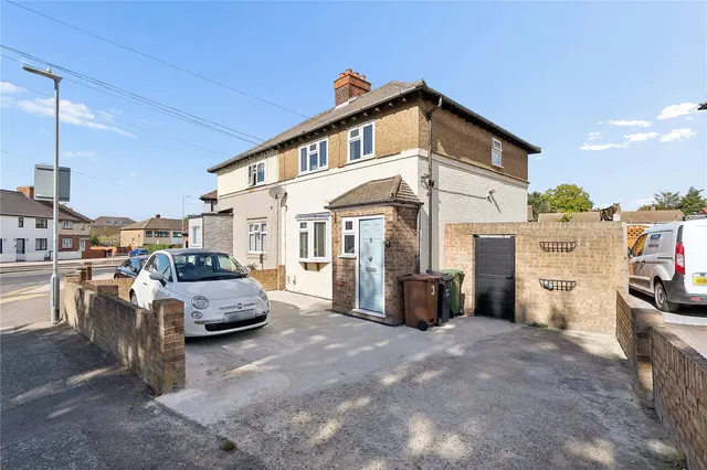 Central Park Avenue, Dagenham, RM10, photo 1