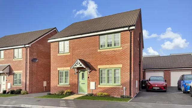Saturn Close, Warminster, photo 1