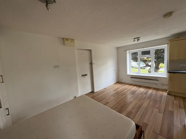 Danebridge Crescent, Oakwood, DE21, photo 3