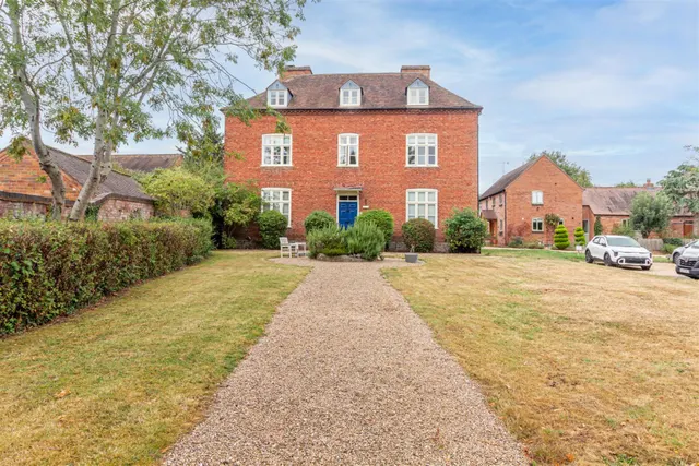 Harrow Croft, Worcester, WR2, photo 1