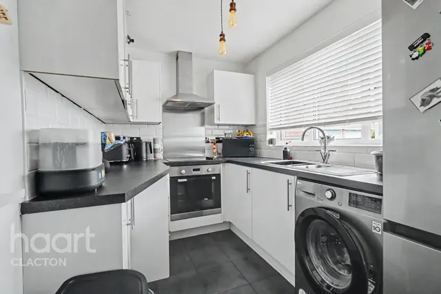 Ruaton Drive, Clacton-On-Sea, CO16, photo 2