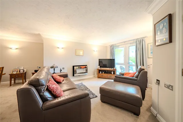 Harrogate Road, Leeds, LS17, photo 3