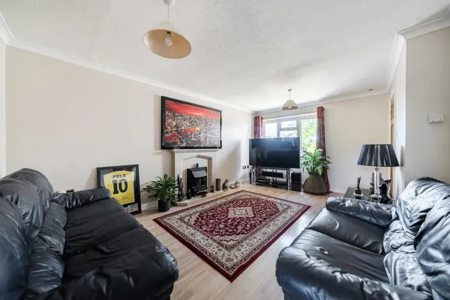 Sagecroft Road, Thatcham, RG18, photo 3