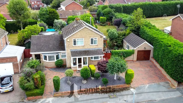 29 Brotherton Avenue, Redditch, photo 1