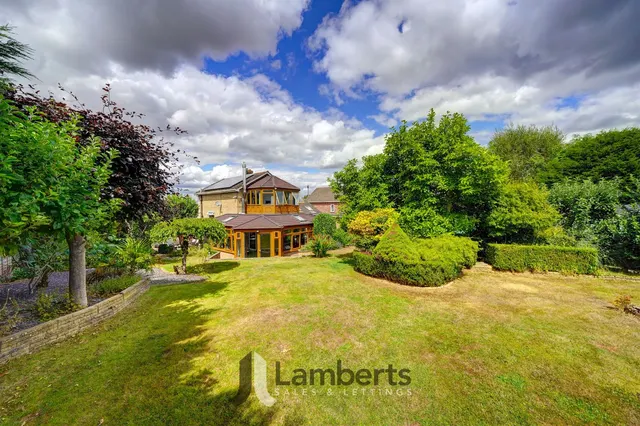 Photo 3 — 29 Brotherton Avenue, Redditch