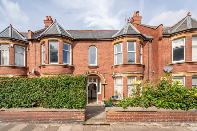 28b Radbourne Road, London, photo 1