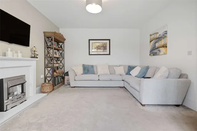 Photo 3 — Hedgerow Grove, Dunmow, Essex, CM6 4AS
