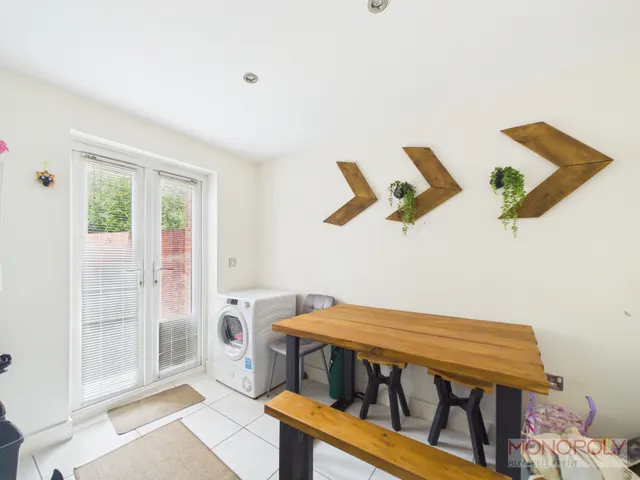 Pendinas, Wrexham, LL11, photo 3