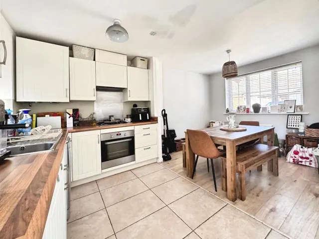 Webb Lane, Broughton, HP22, photo 2