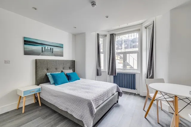Finborough Road, London, SW10, photo 1