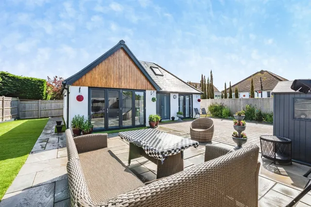 Fern Close, Eastbourne, BN23, photo 2