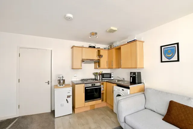 London Road, PO2, photo 2