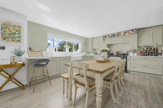 Photo 3 — Meadow Way, Fifield, Maidenhead, SL6 2PE