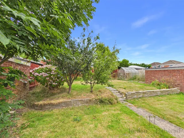 Photo 2 — Parkland Drive, Elton, Chester, Cheshire, CH2 4PG