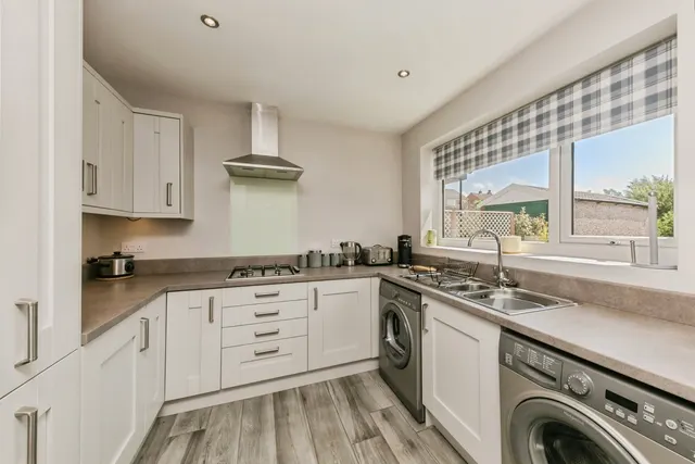 Photo 2 — Chiltern Avenue, MACCLESFIELD, Cheshire, SK11