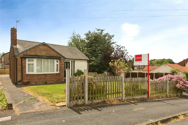 Chiltern Avenue, MACCLESFIELD, Cheshire, SK11 — photo 1