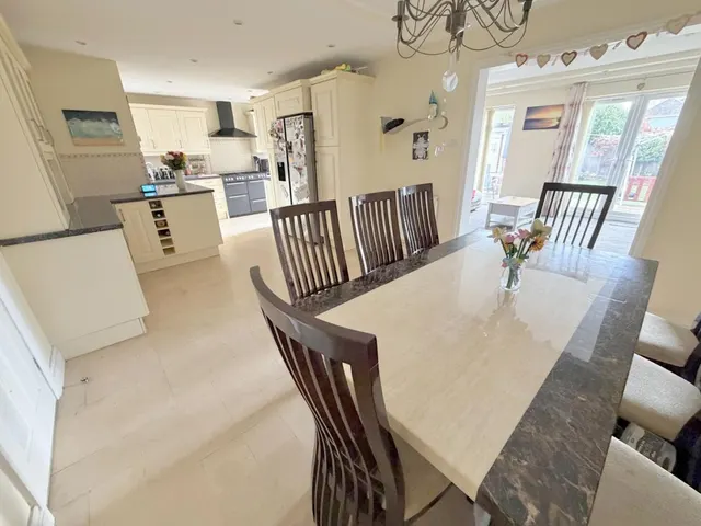 Queens Road, BH14, photo 2
