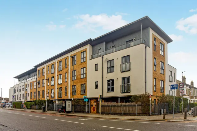 Garratt Lane, London, SW17, photo 3
