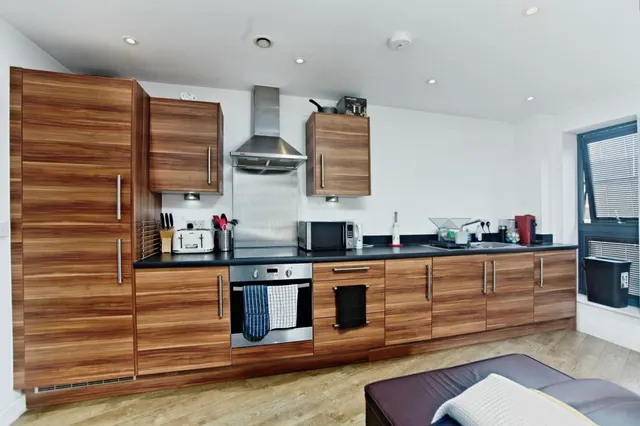 Garratt Lane, London, SW17, photo 1