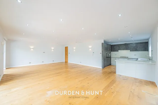 Eden Avenue, Chigwell, IG7, photo 3
