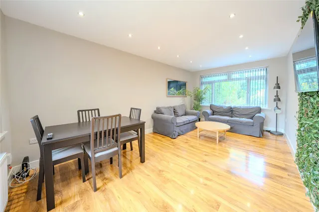 Newton Lodge Drive, Leeds, LS7, photo 2