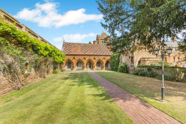 Mackworth Drive, Finedon, NN9, photo 1