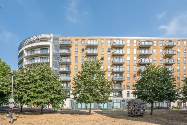 Photo 2 — 6 Reed House, 21 Durnsford Road, London